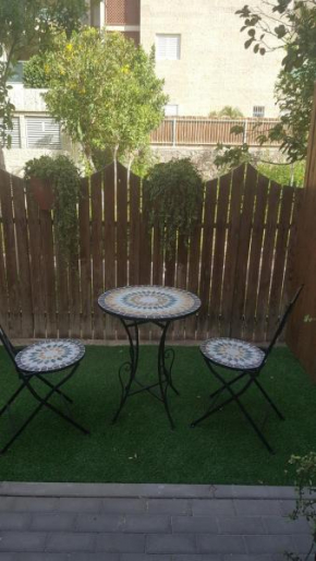 Cosy 2 rooms unit with a private garden